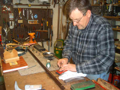 Sharpening Engraver.JPG (735062 bytes)